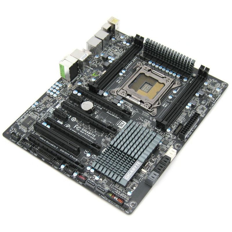 101316-1-placa_me_s2011_gigabyte_ga_x79_ud3_rev_10_box-5